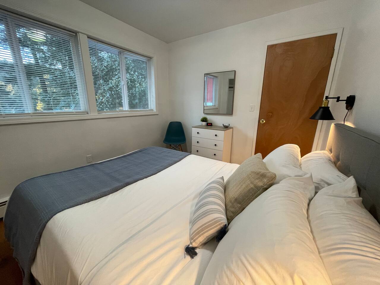 Raven’s Nest: Bright Upstairs 2BD