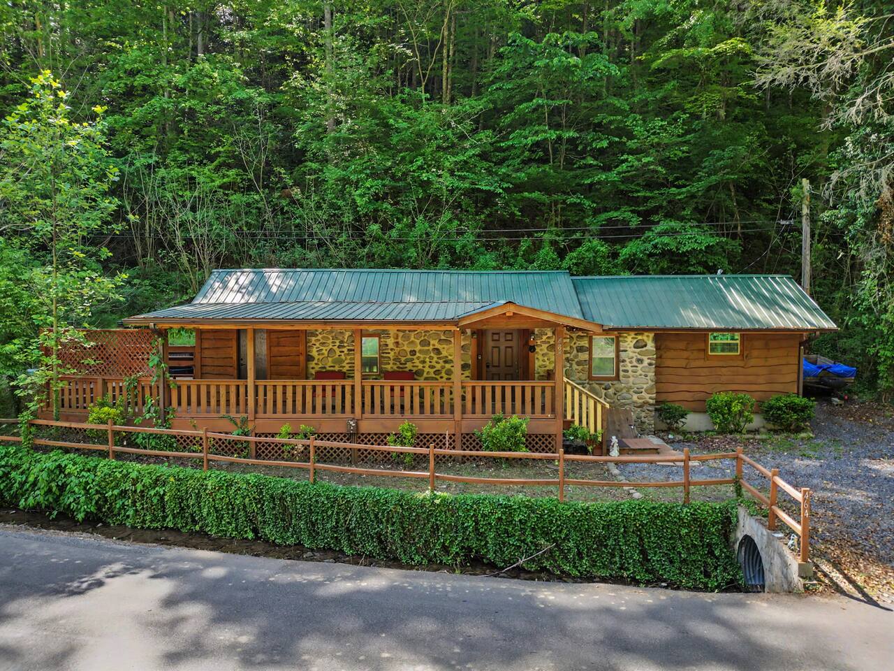 Streamside Mountain Retreat | Gatlinburg-PF