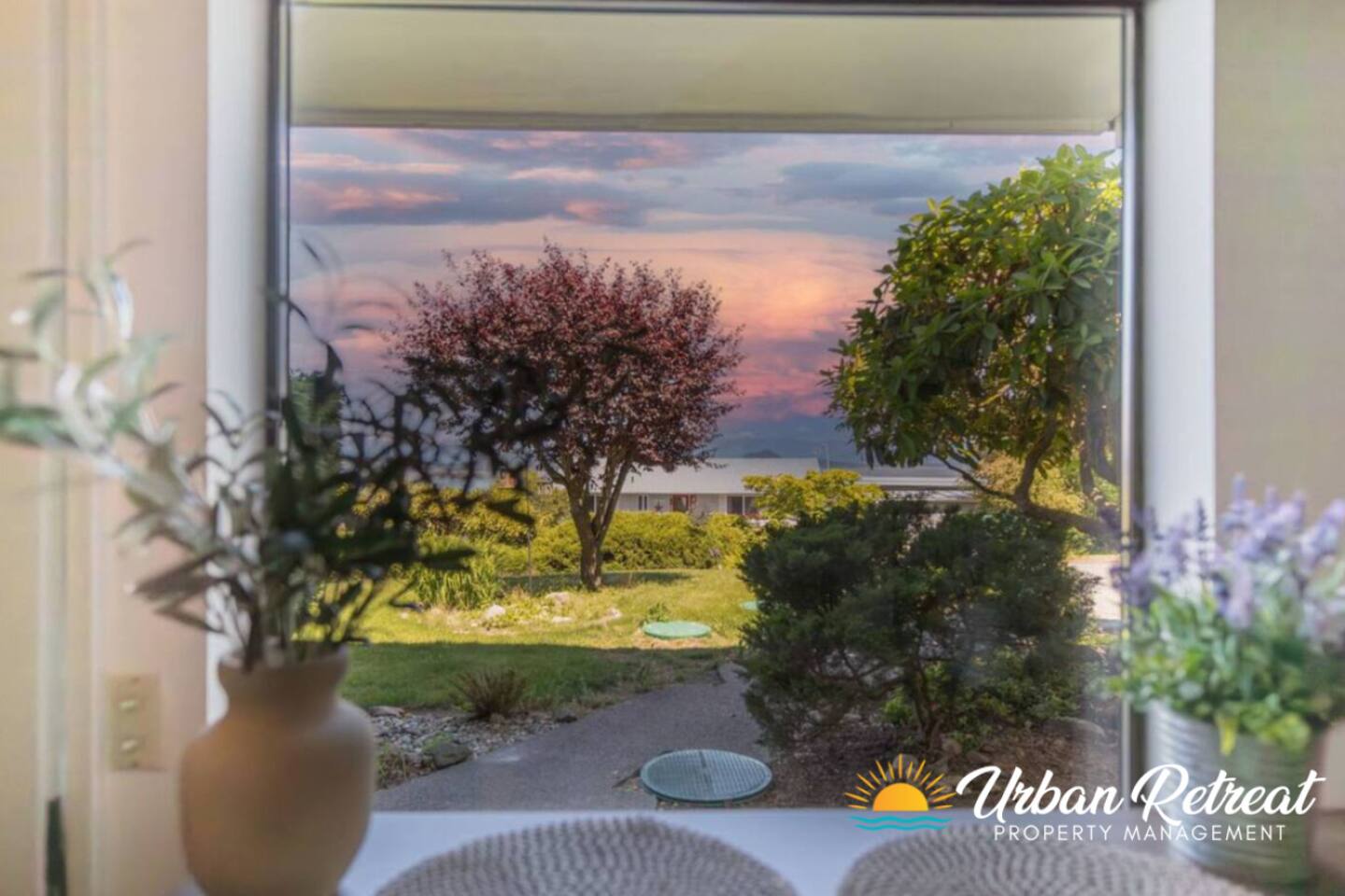 Cozy 4BR/1BA Lower Unit w/ Panoramic Ocean Views