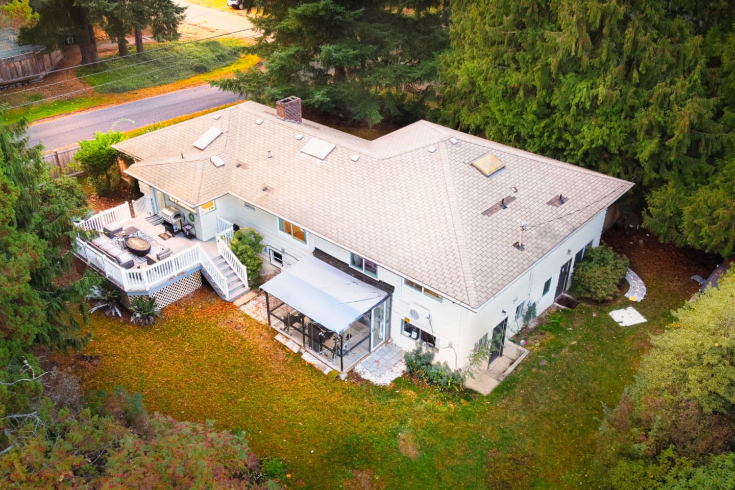 Green Lake 6BR House Fire Pit, Gym, Pets, Big Yard