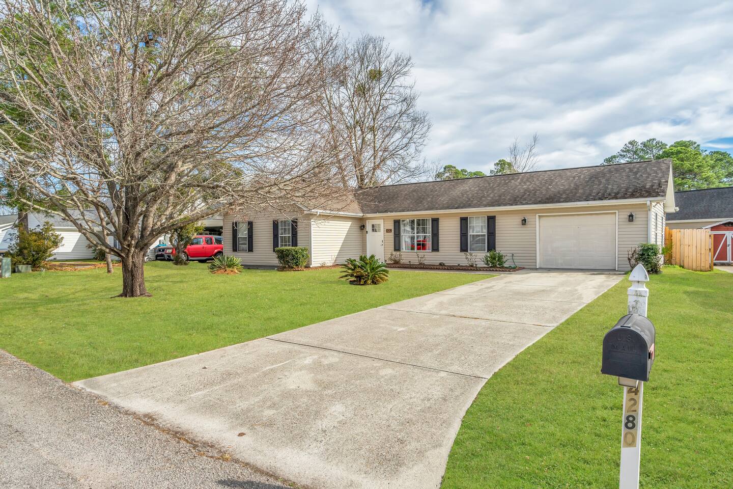 Pet Friendly Fenced Yard King Bed Game Room