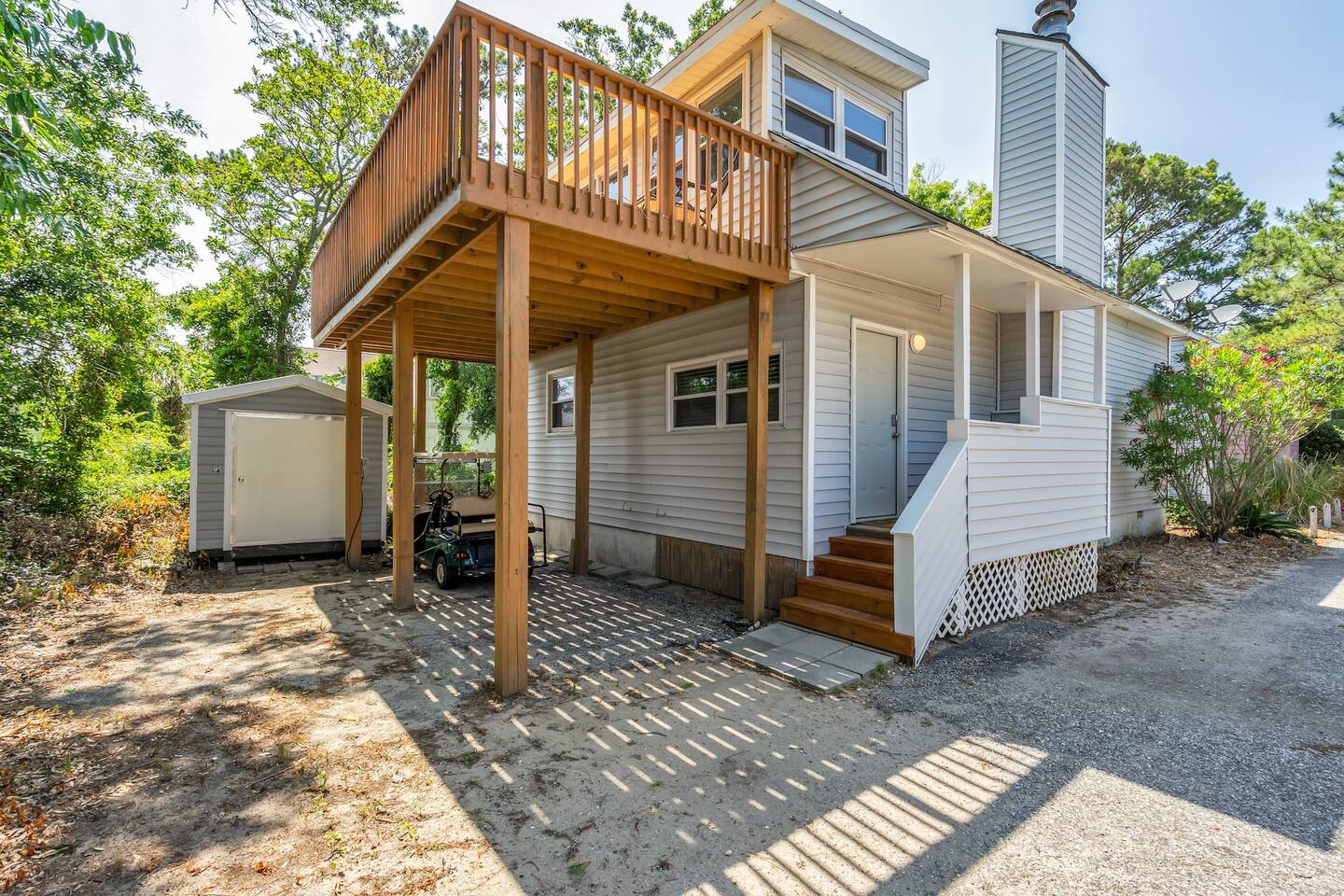 Walk to Beach Bungalow Pet Friendly