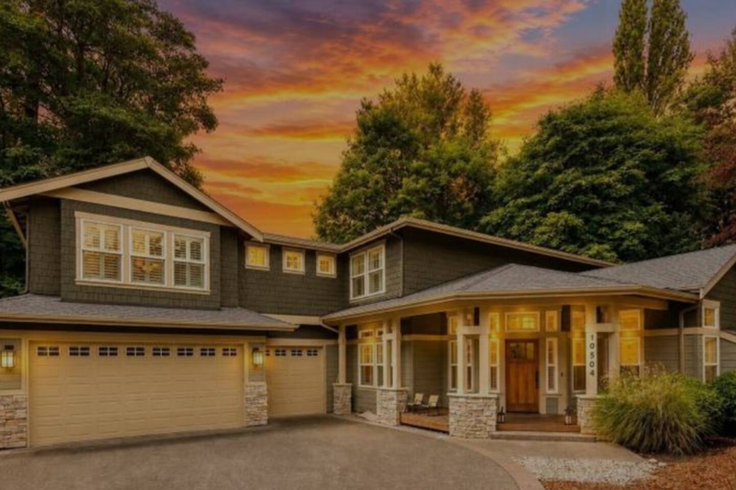 Modern House w/ Large Backyard in Kirkland Central