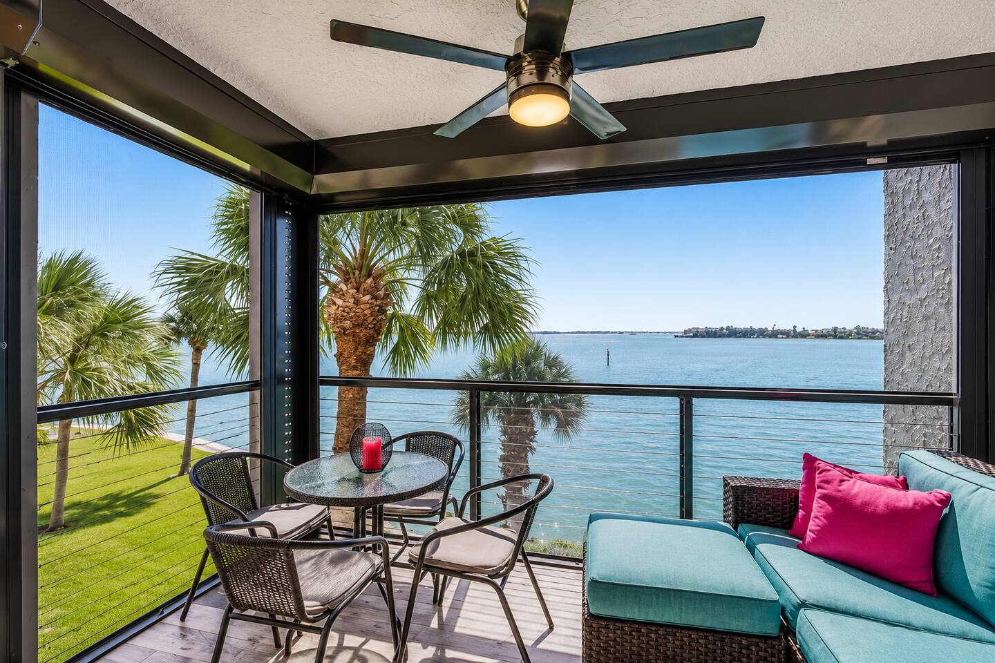Superbe condo de luxe en bord de mer avec piscines & spa
