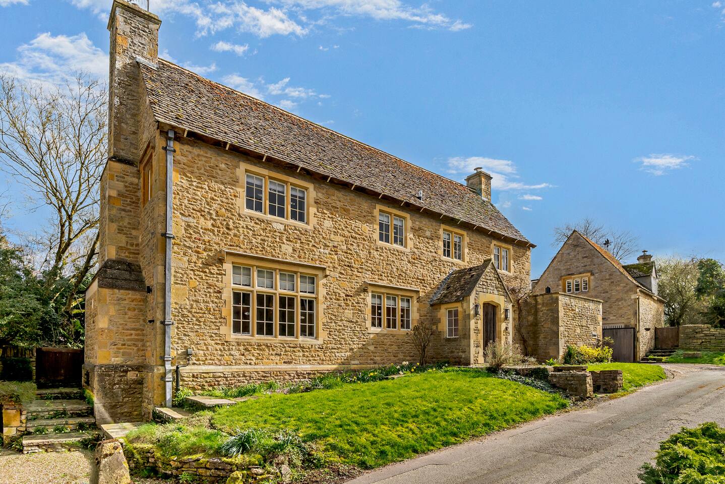 Historic Cotswold Cottage in peaceful village