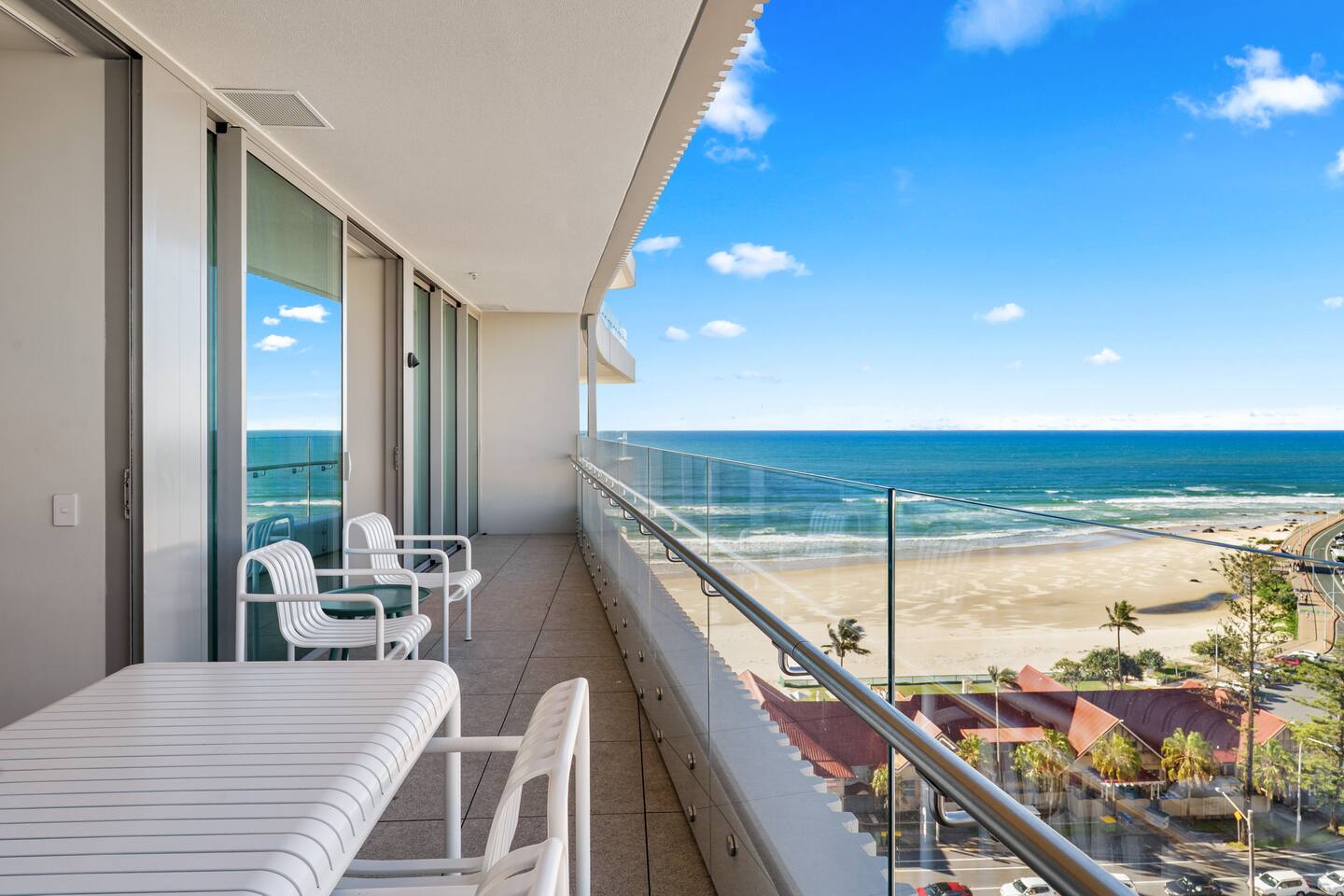 Kirra Beach Luxury | Resort Pool & Views | Parking