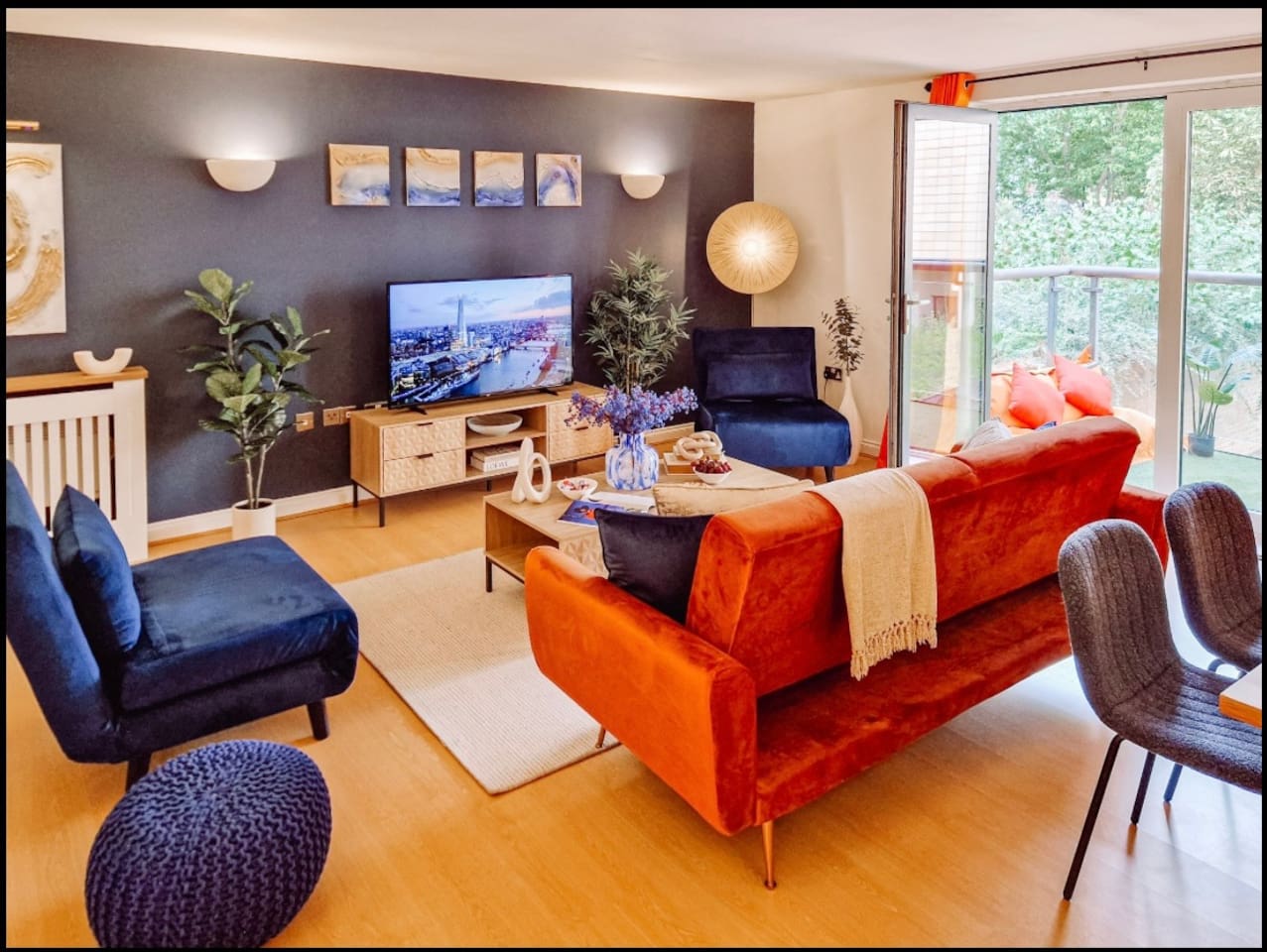 Living room of London Bridge serviced apartment SE1