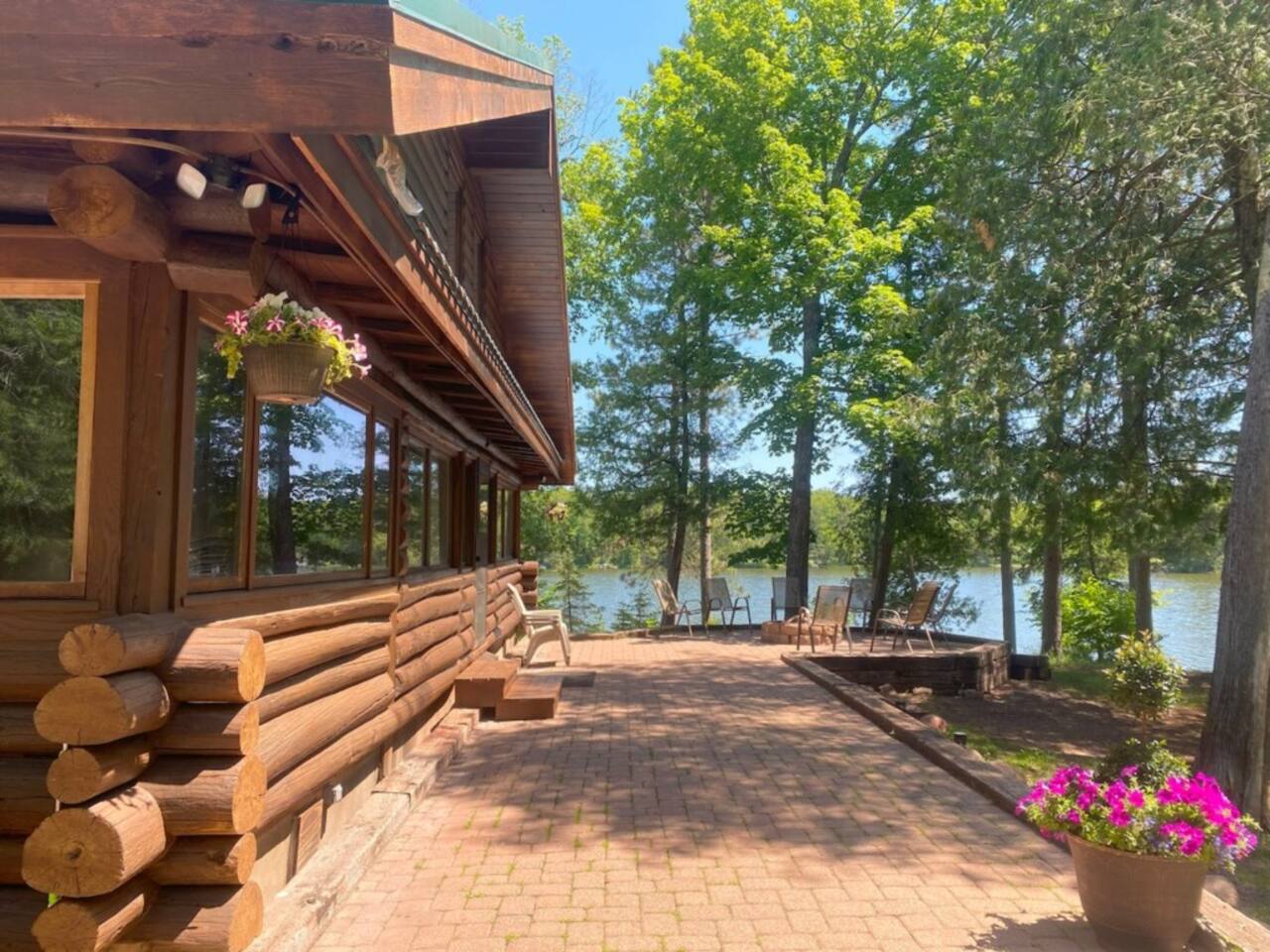 Briar Lake Waterfront Log Cabin