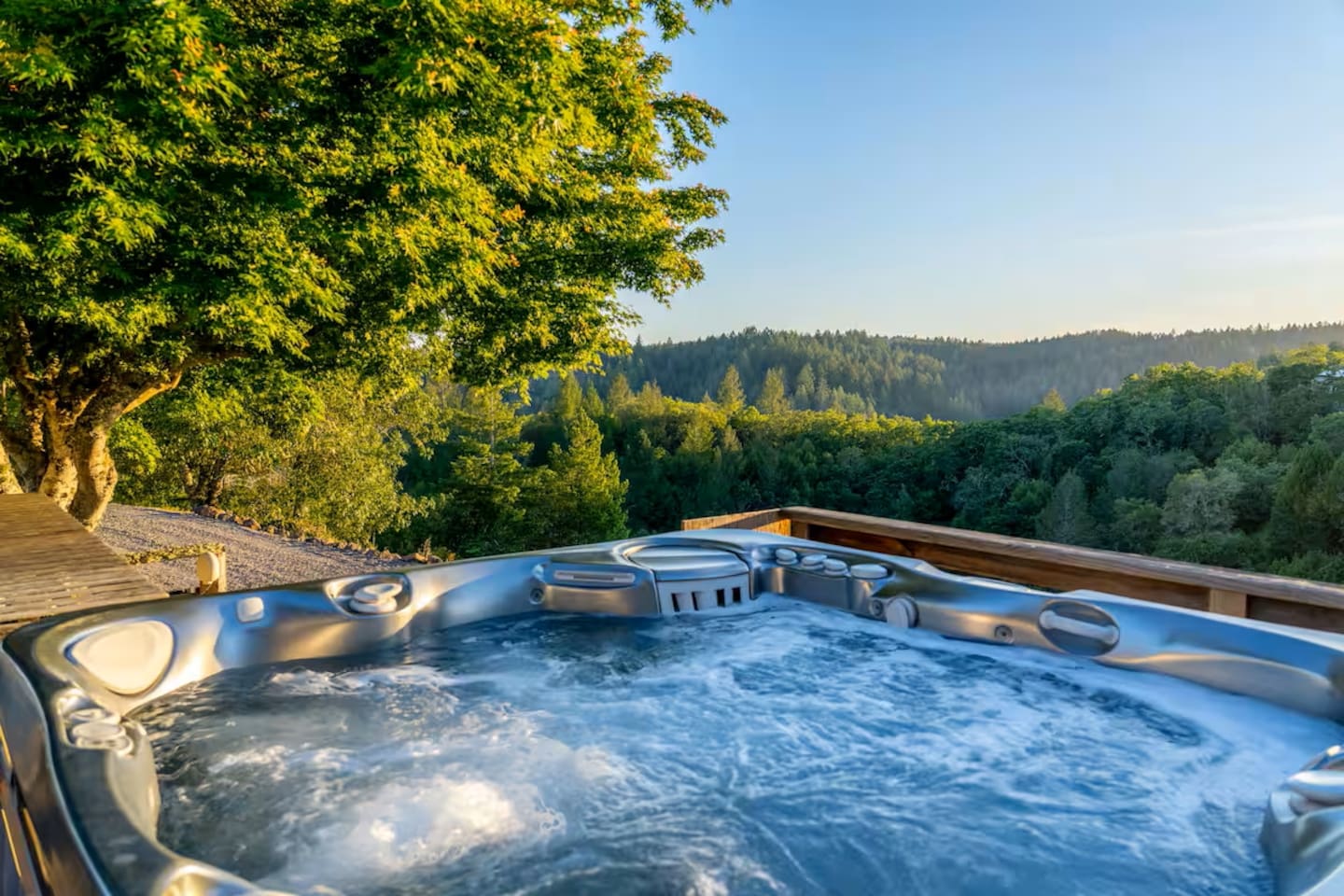 As the stars come out, enjoy the quiet beauty of the canyon and vineyard views from your cozy hot tub.
