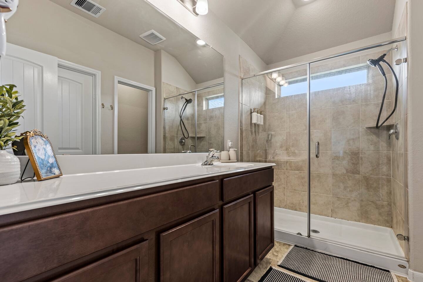 En-suite walk-in shower