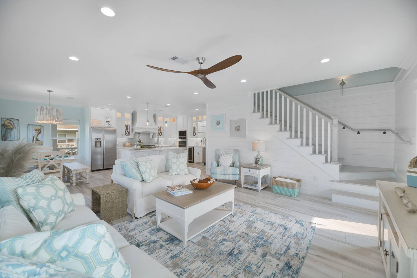 Spacious living room