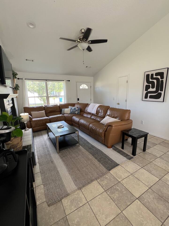 Modern 3 BR*200" Screen Theater Room