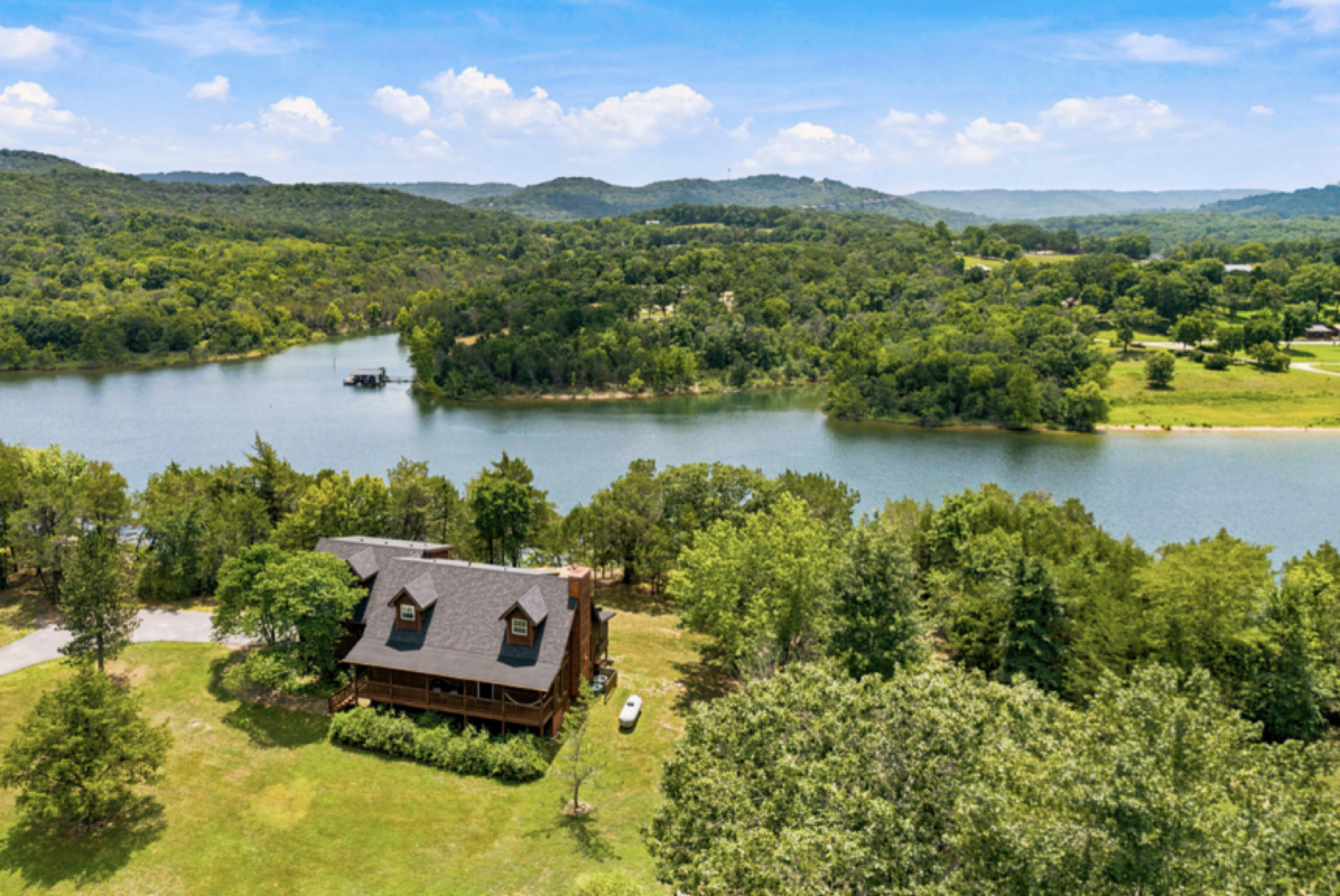 LakeFront*15’ Theater Screen*Kayaks*4Acres*FirePit