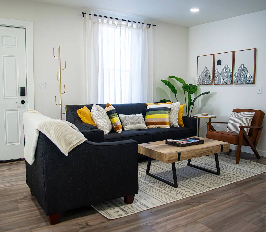 Ypsi Depot Town Estate | 5BR Private Triplex | Pet Friendly | Free Parking