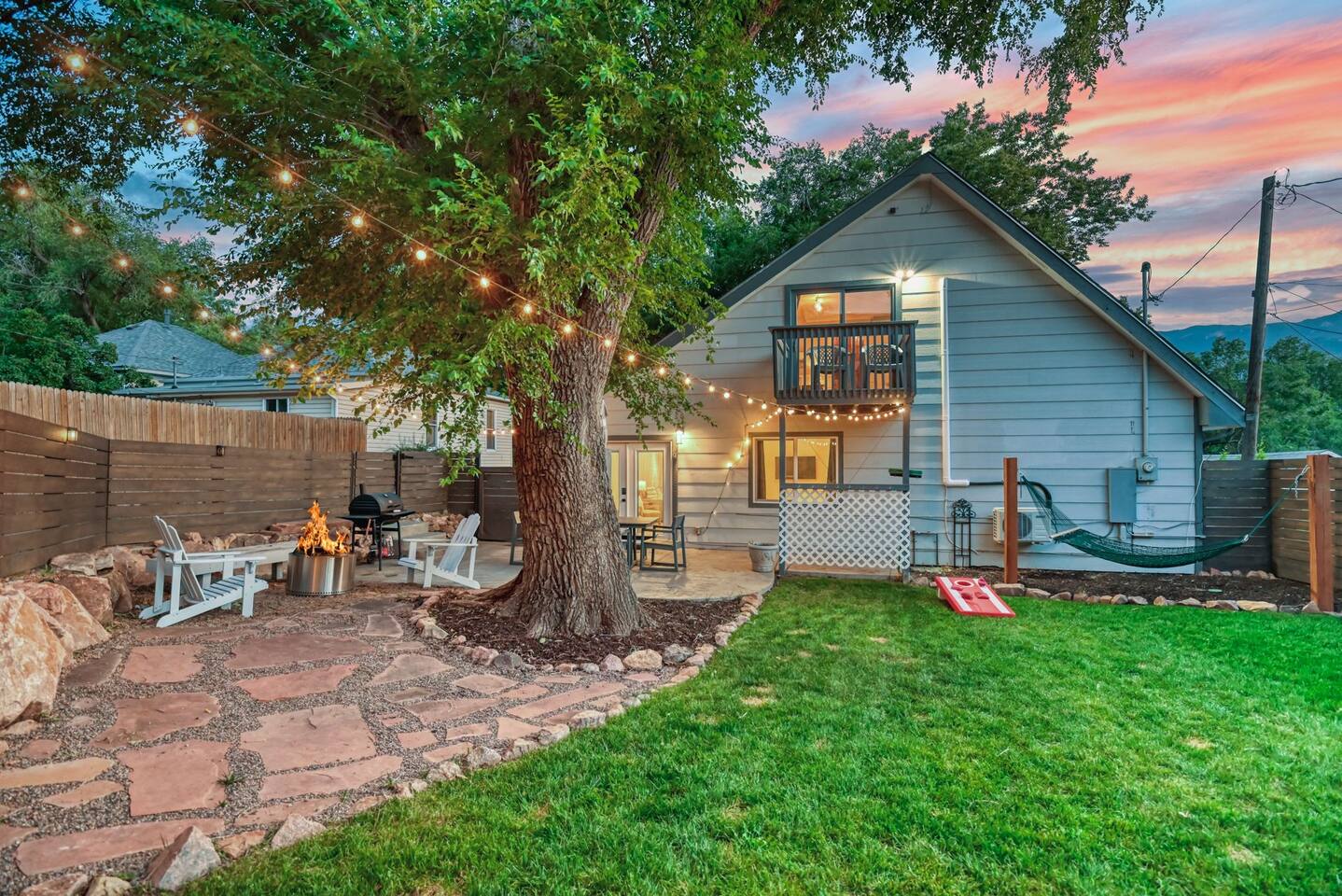 MTN View I Walk Downtown | 3 King | AC | Fireplace