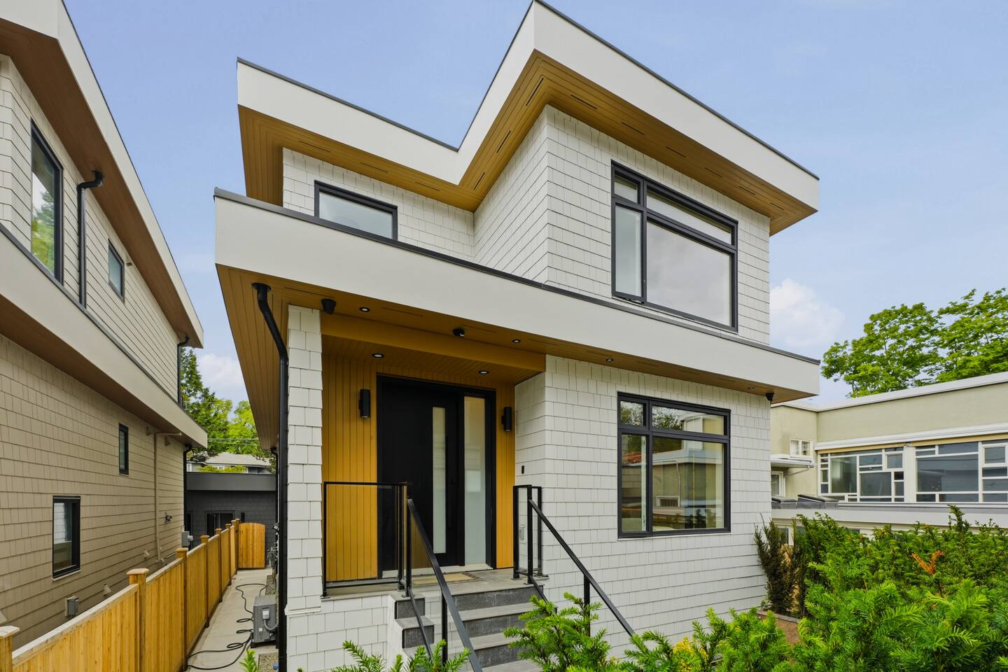 Modern 5BR 5BA near UBC, QE Park & VanDusen