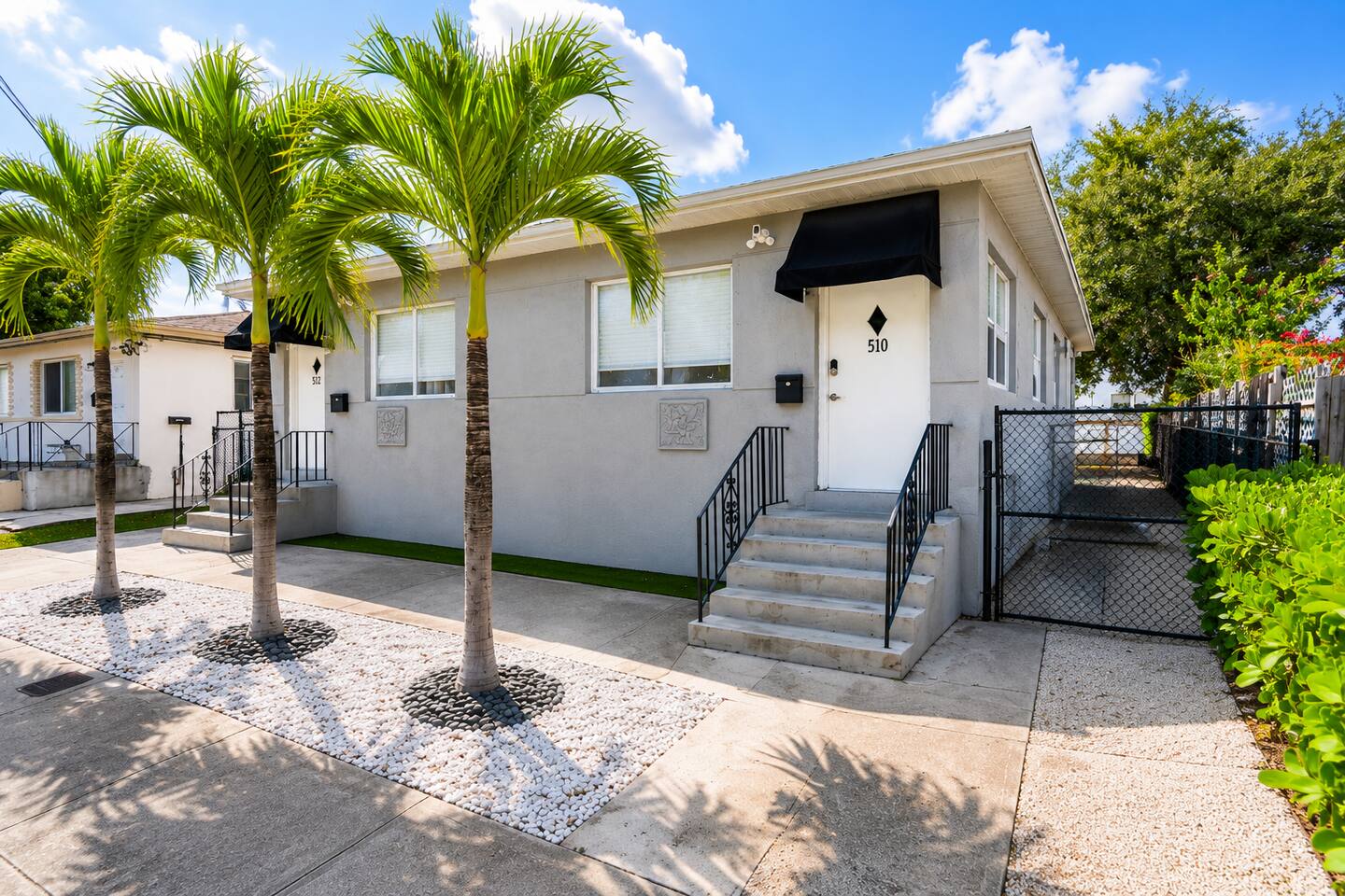 King Bed 2BR | Game Backyard + Pool | Brickell