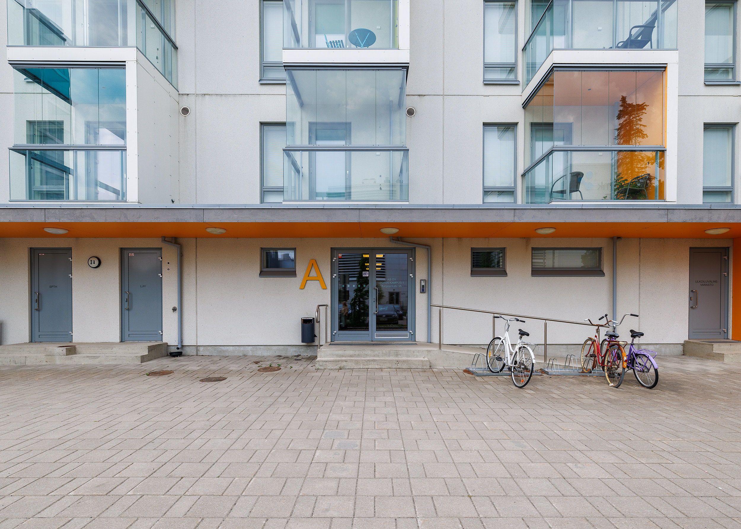Kampus 1:n rakennus