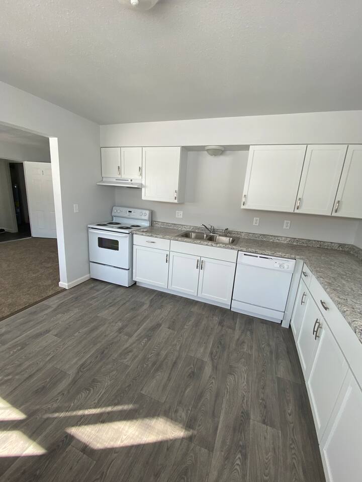 3BR I 4 mins to Scheels Arena, King x 3, Sleeps 6