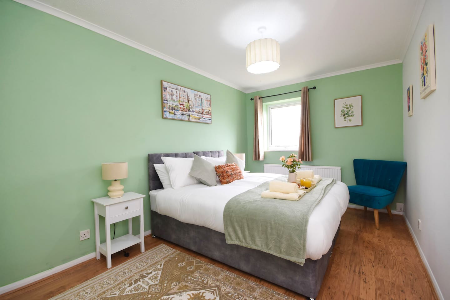 Spacious Harlow House | Free Parking & Fast Wi-Fi