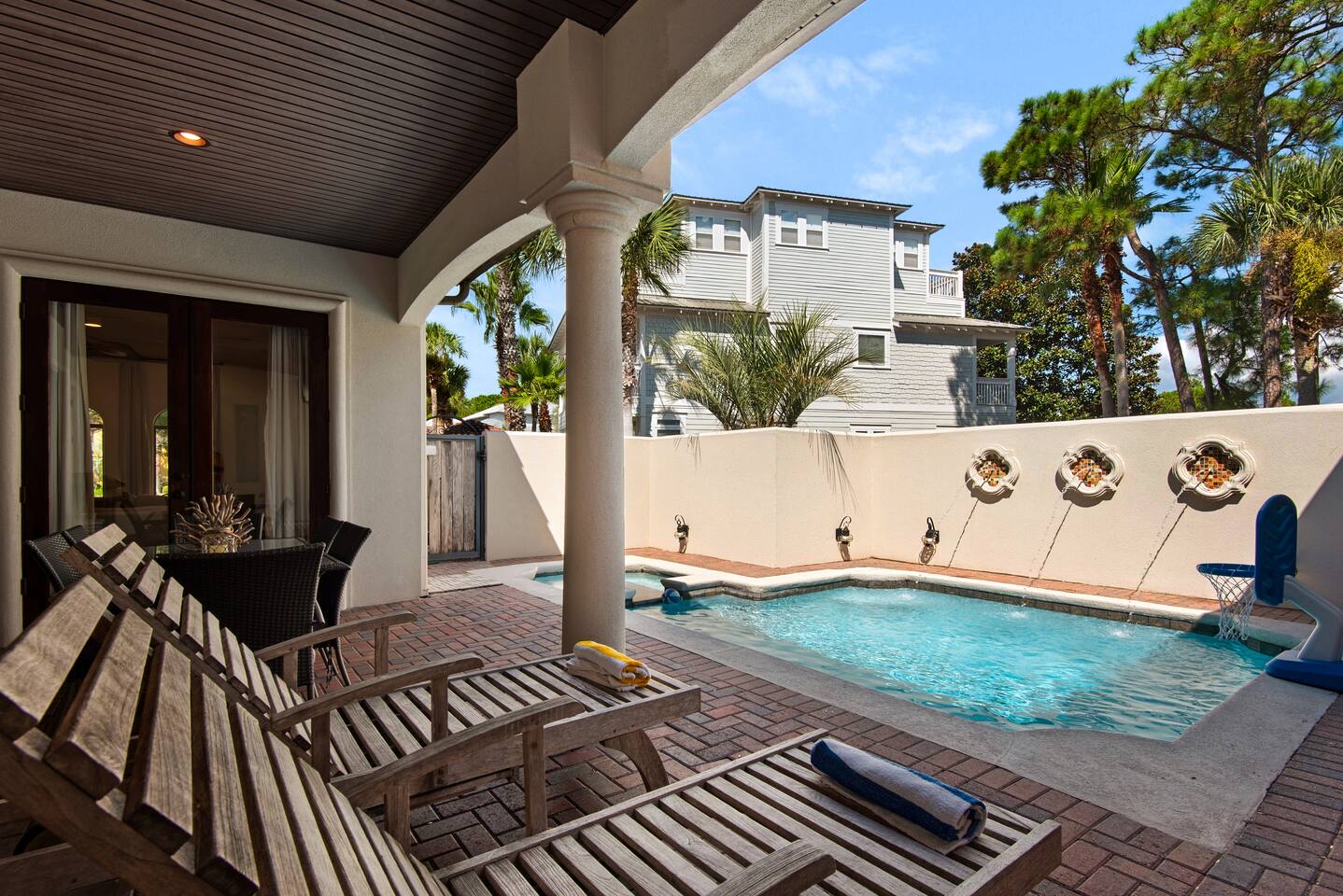 6 Bedroom Home with Pool 10 minute Walk To Beach – Photo 14