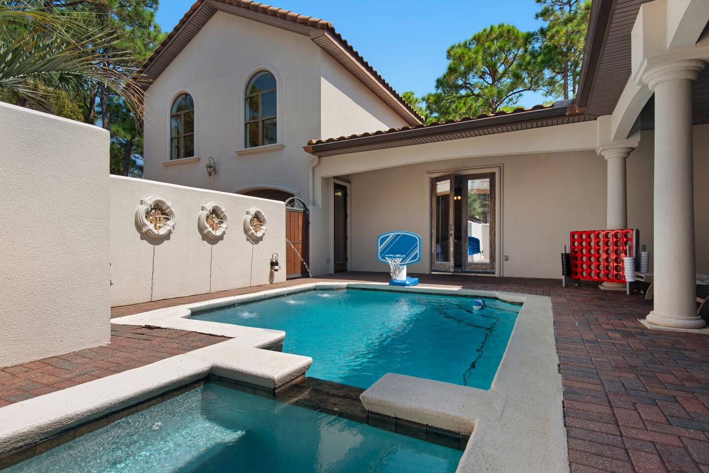 6 Bedroom Home with Pool 10 minute Walk To Beach – Photo 8