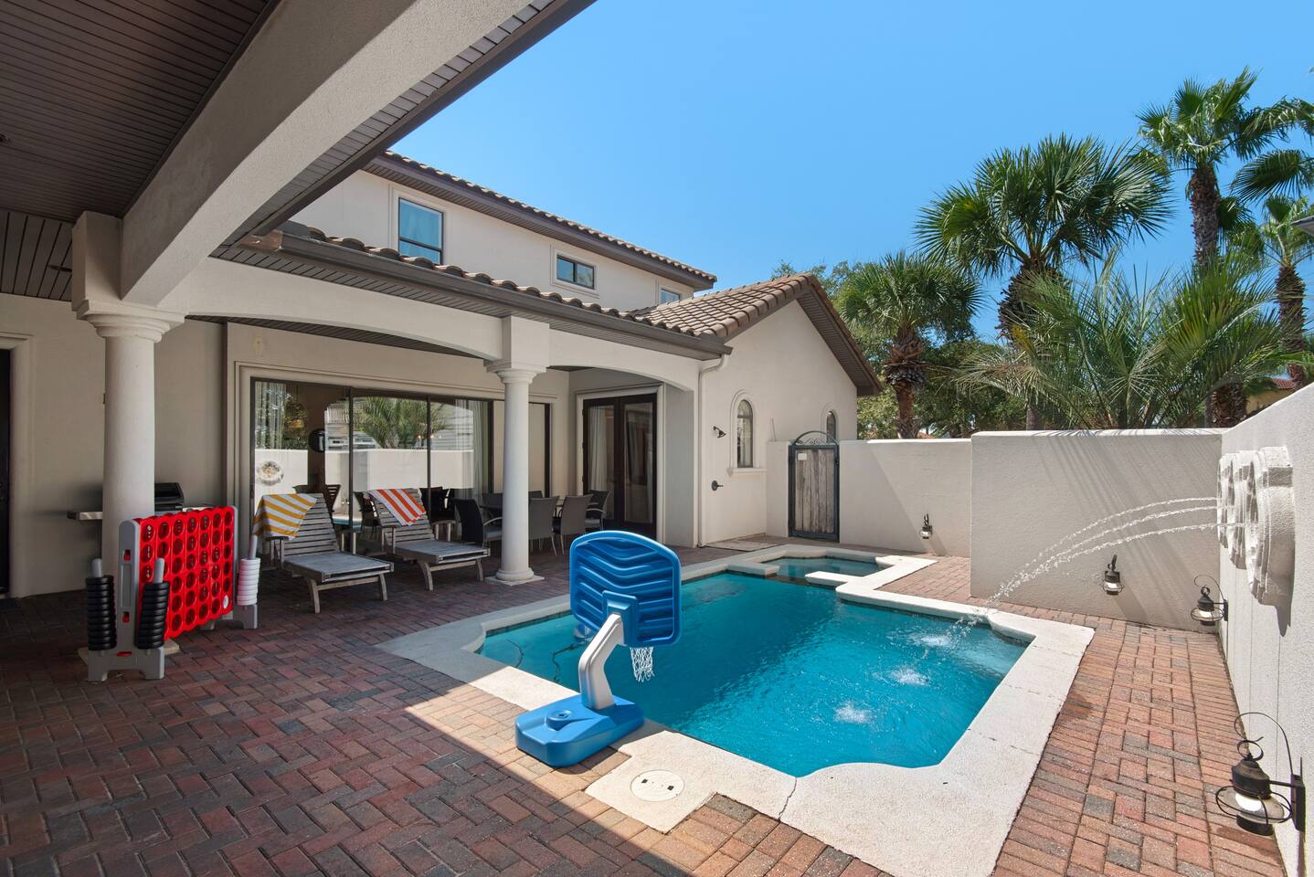 6 Bedroom Home with Pool 10 minute Walk To Beach – Photo 6