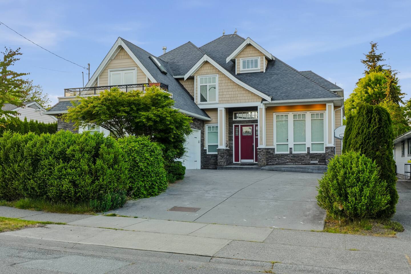 5BR Spacious Home Near White Rock Beach