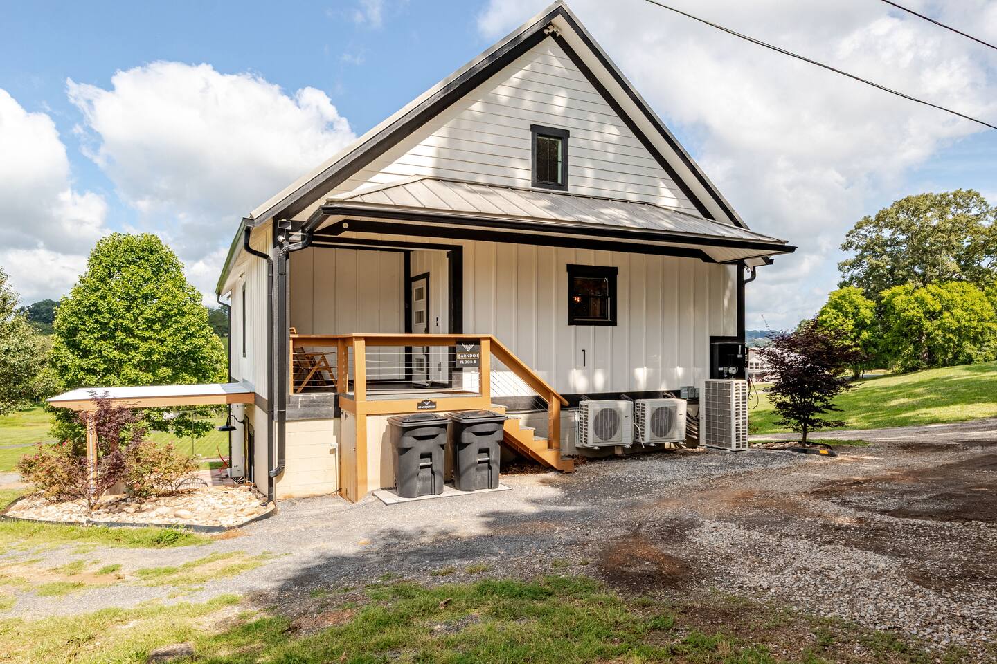 Barndo1 Fluffy Cow Farm Stay at Cedar Pond Farms