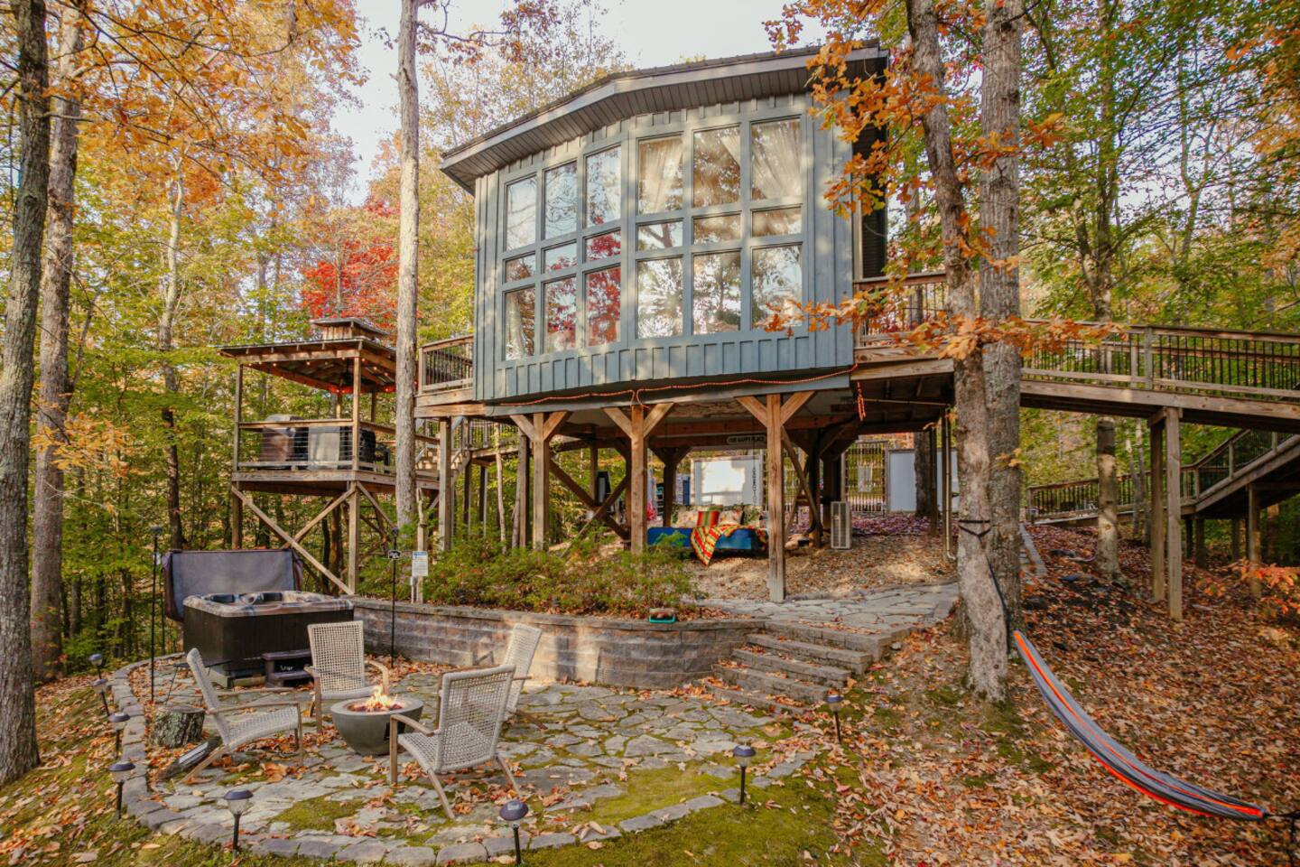 Romantic Treehouse w/ Sauna, Hot Tub, & Fire Pits!