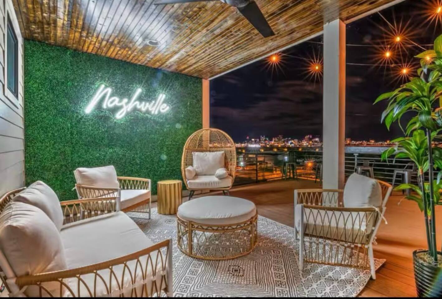 5min to Downtown, City Views w/ Deck & Pool Table!