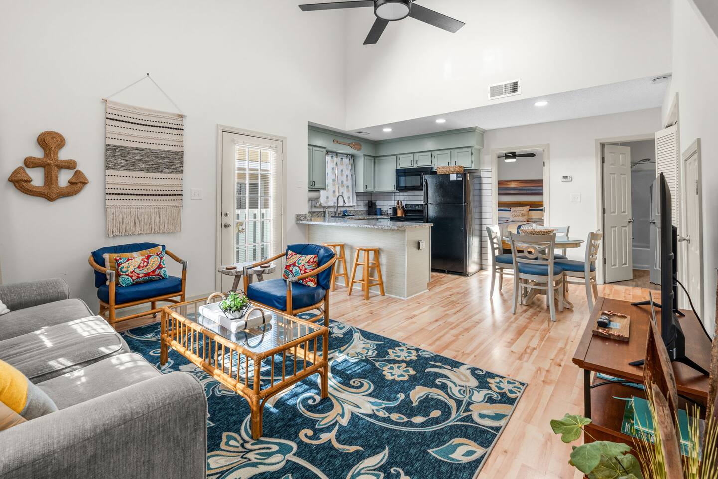 A Pet Friendly Townhome Walk to Surfside Beach