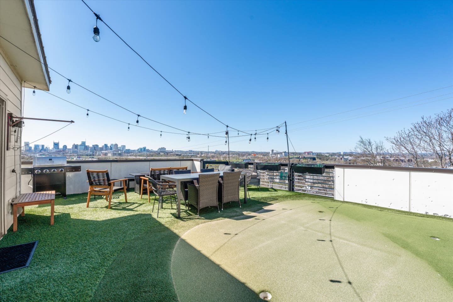 8min to Downtown + Rooftop Golf, Grill, & Firepit!