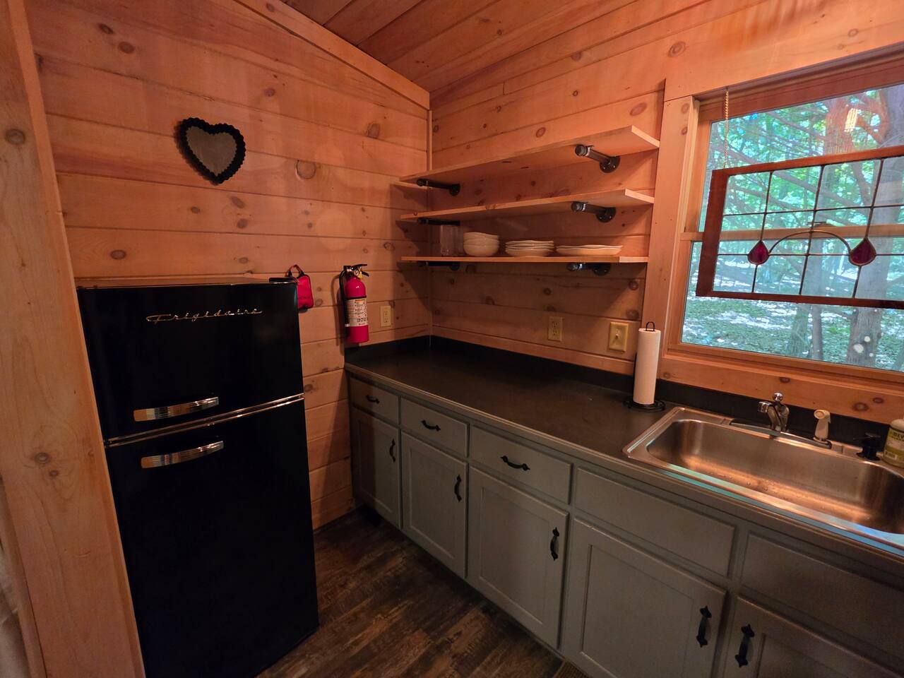 Cedar Hollow Couples Retreat | Hot Tub, Fireplace