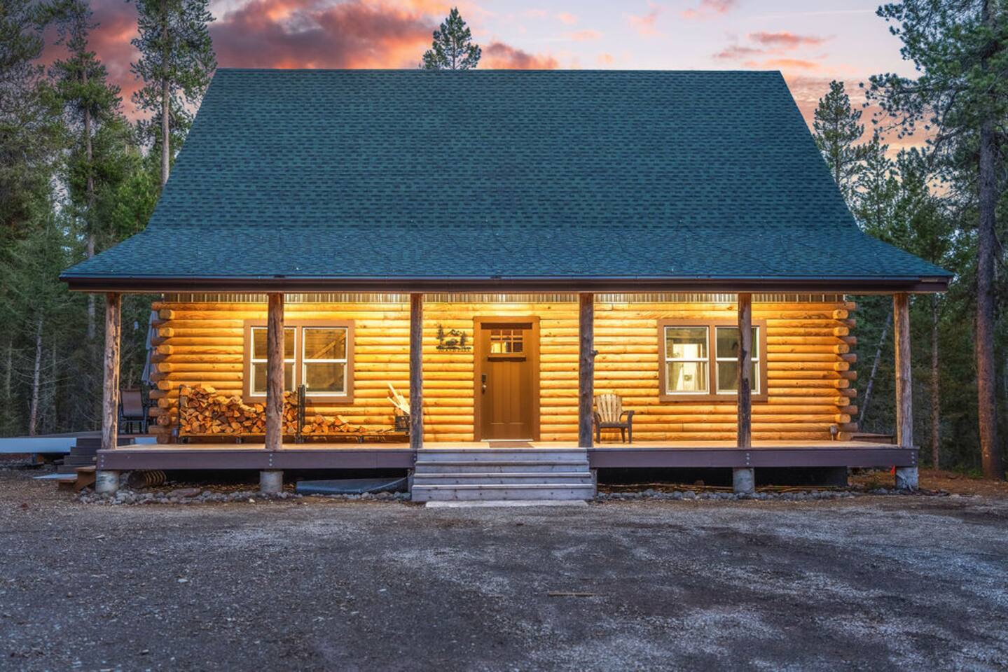 Timberline Retreat- Sleeps 10 Near Yellowstone