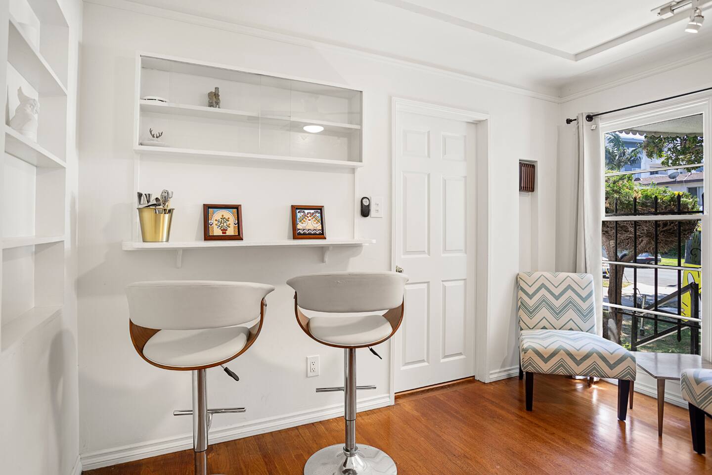 Bright Room, Patio, Free Parking