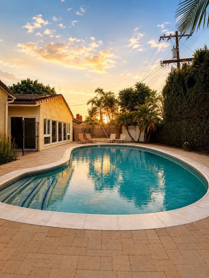 Pool/Hot Tub/5 min to Disneyland /Family Friendly