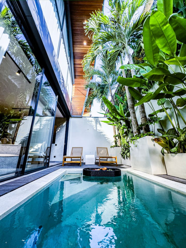 Superior Luxury Loft with Working Desk, Instagramable Pool