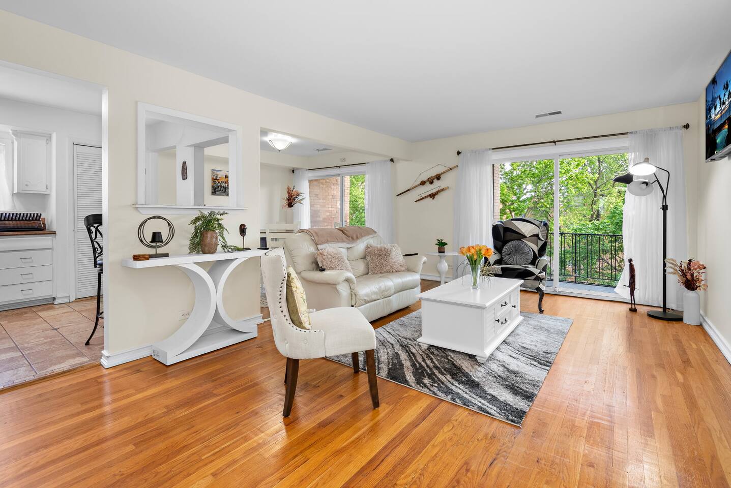 Lake Shore Condo | Beach | North Chicago