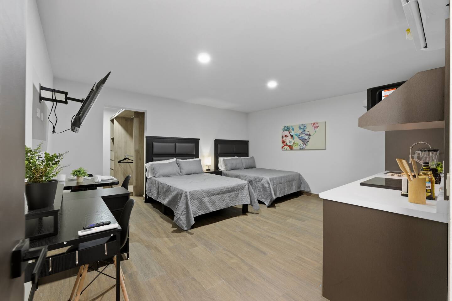 Loft Moderno con 2 Queen Beds | Zona Tec