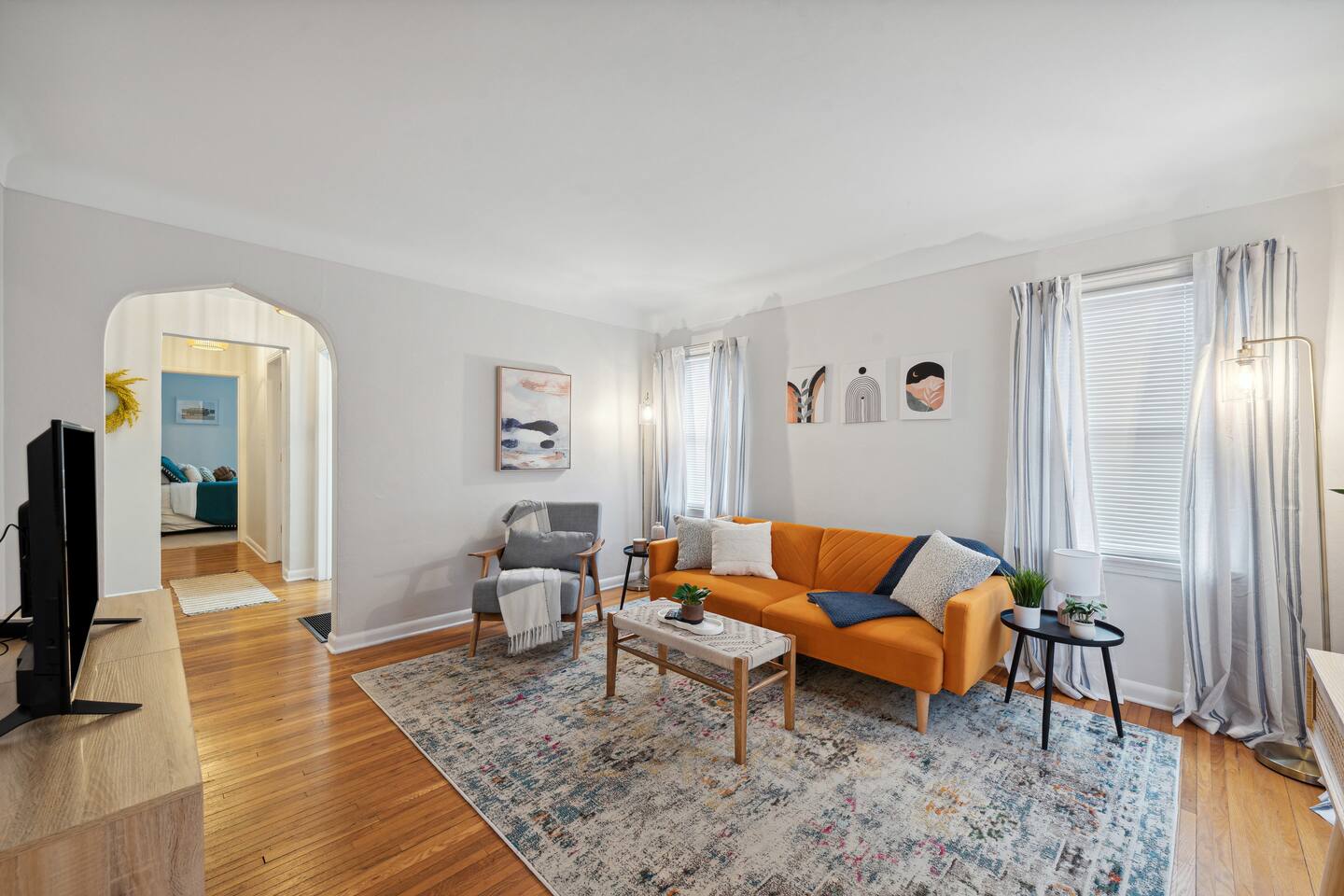 Vibrant & Colorful home w/ 2brs + Private office!
