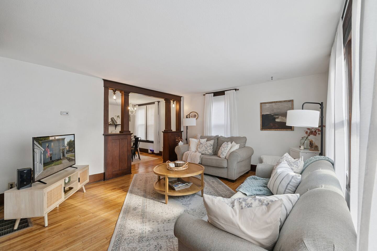 Prime Uptown Location! 2br charming historic home!