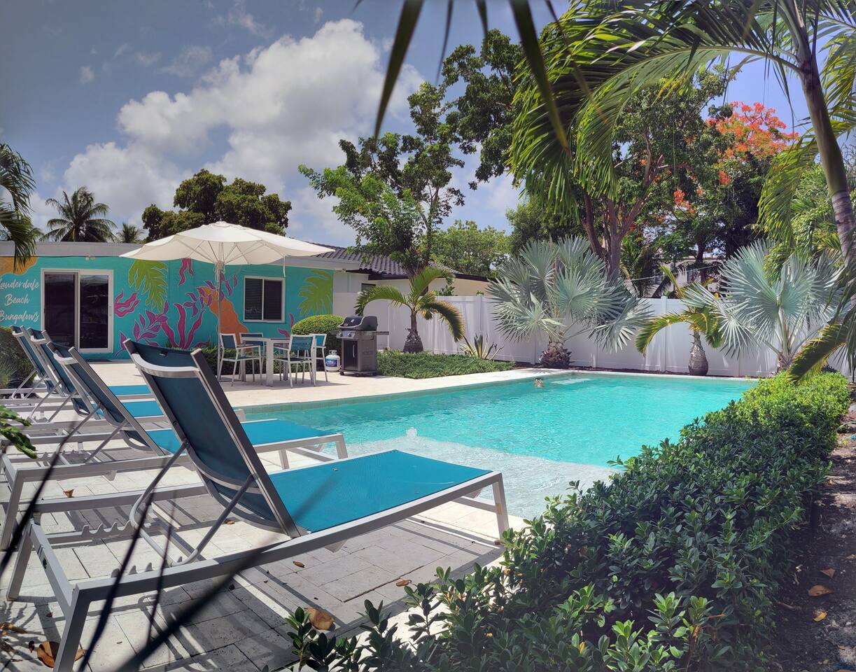 Bungalow Blue Pool House in ❤️ of Fort Lauderdale!