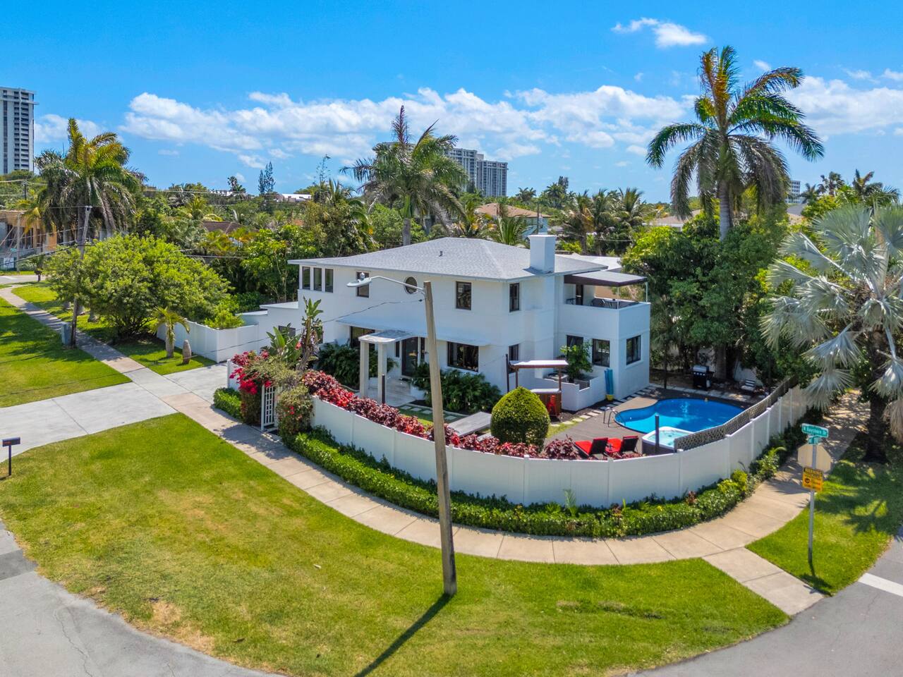 Best Lux Villa W/ Games/Pool/Jacuzzi & Services!