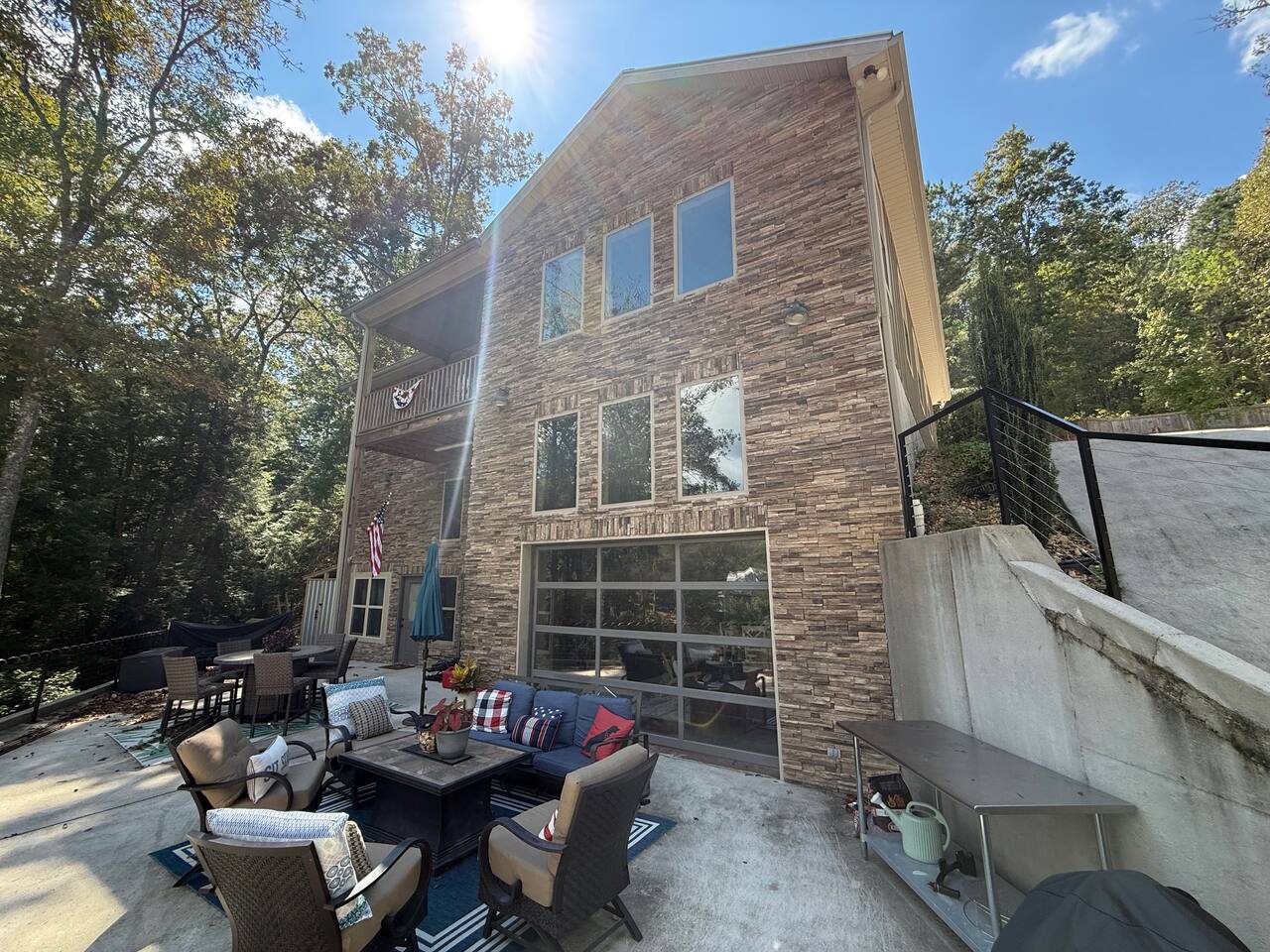 Smith Lake Lakefront Retreat & Waterfall