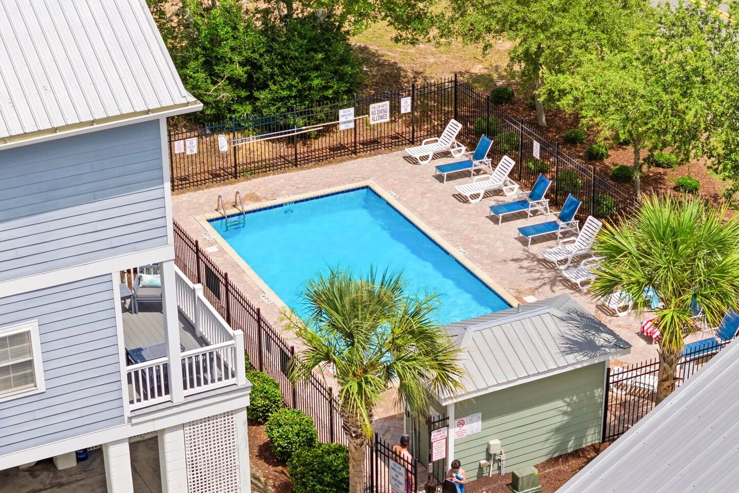 *Steps 2 Beach. Dogs Welcome. Pool. Arcade Game!