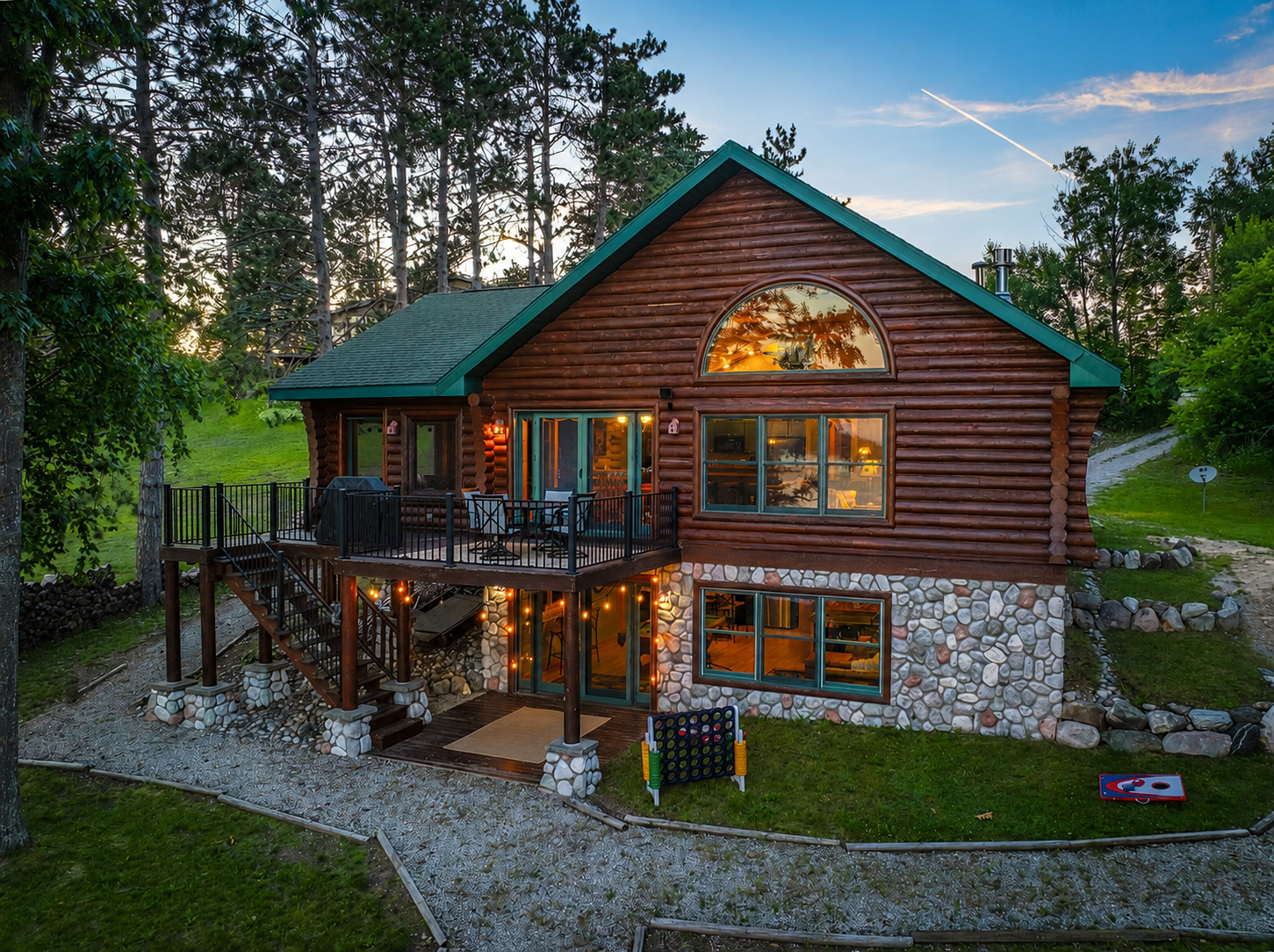 Lakehouse w/ Gameroom • Fire Pit • Kayaks • BBQ
