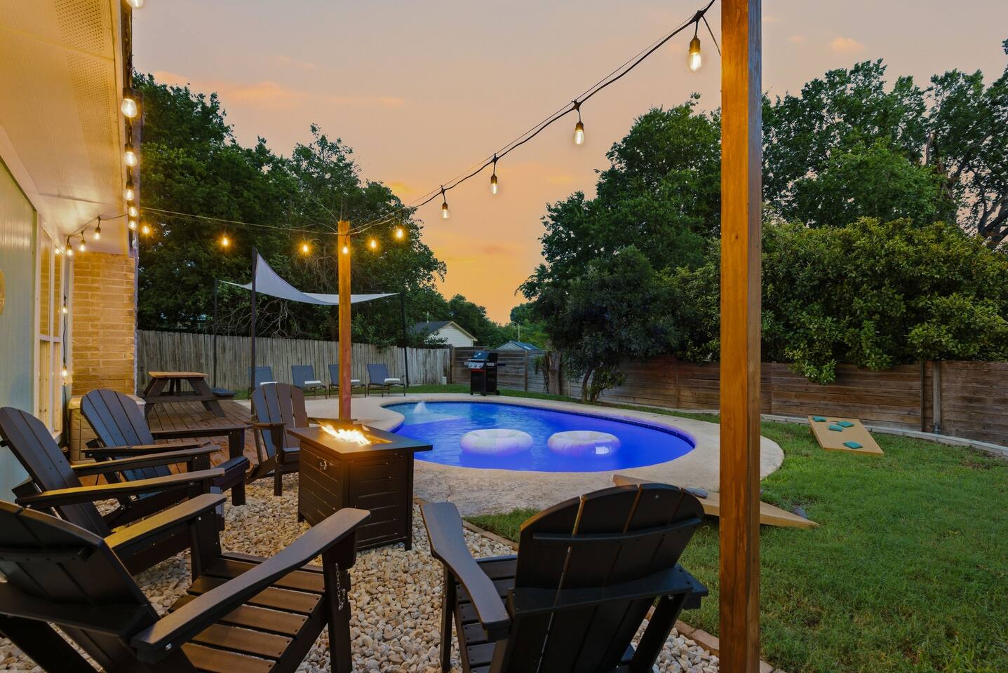 Pool House Oasis | Fire Pit | 10 Min to Downtown