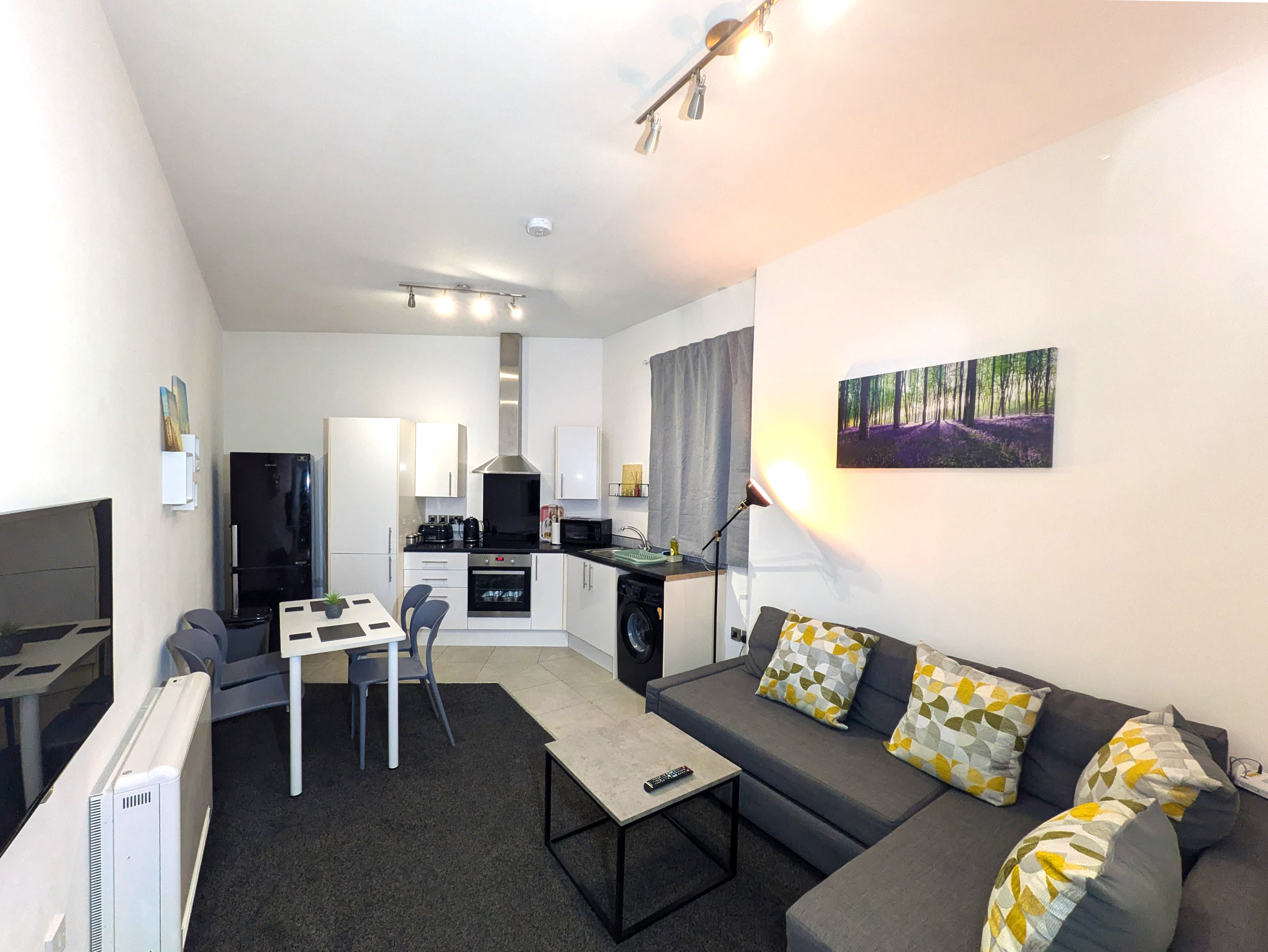 Stylish 2 Bedroom-Free Parking