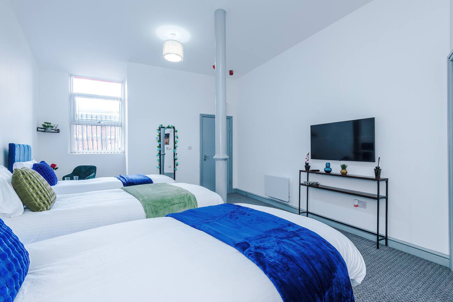 Entire Place - Central MCR Studio Flat - Sleeps 3